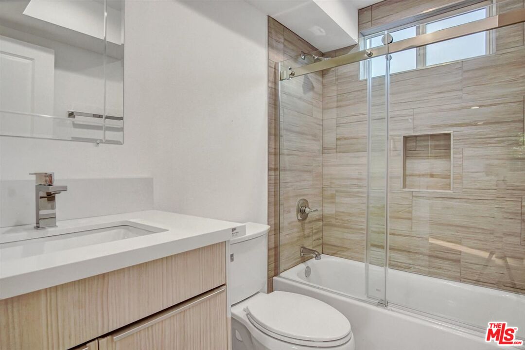 2421 S Cochran Ave