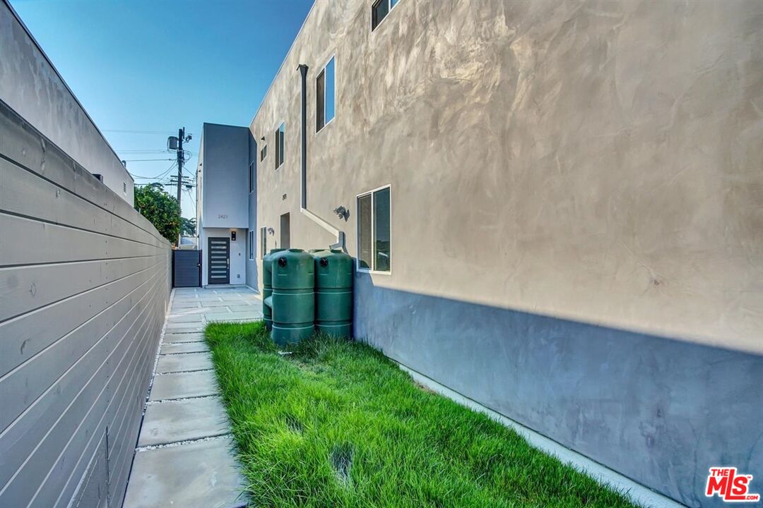 2421 S Cochran Ave