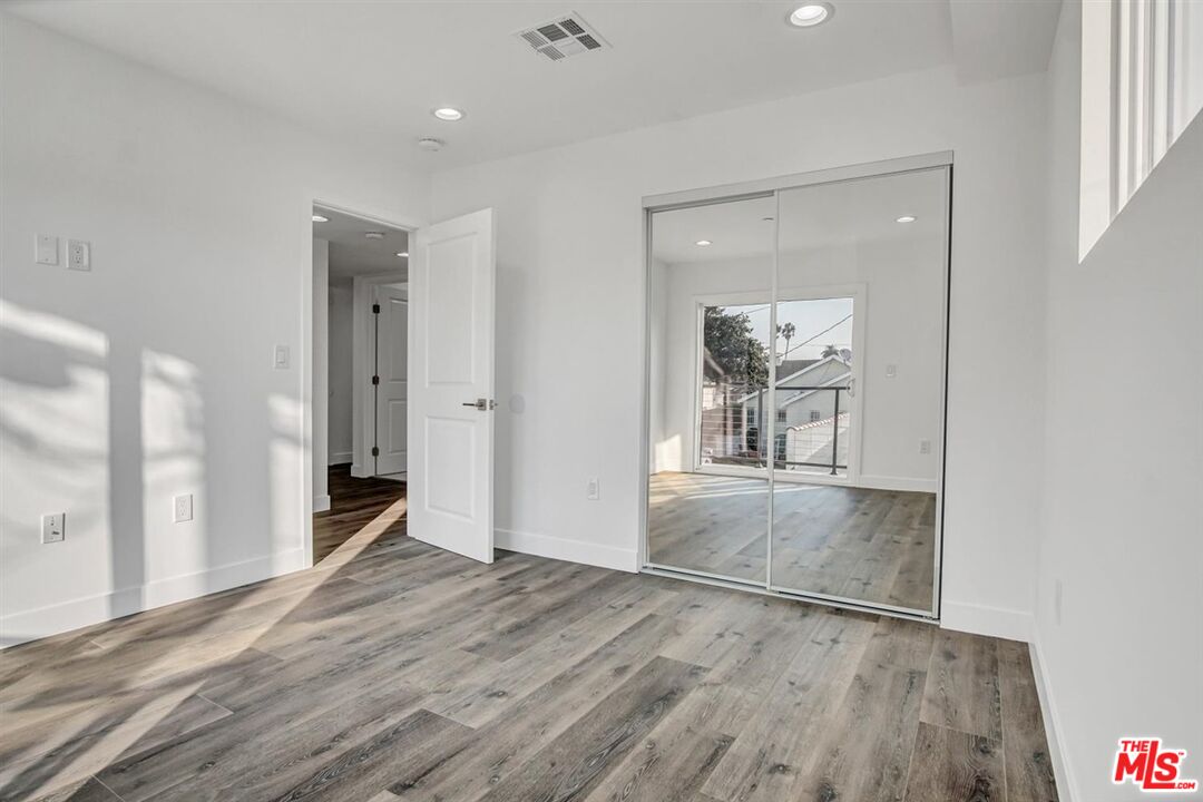 2421 S Cochran Ave