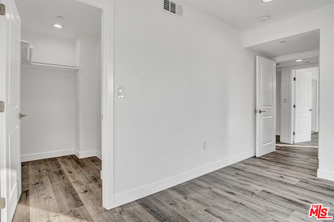 2421 S Cochran Ave