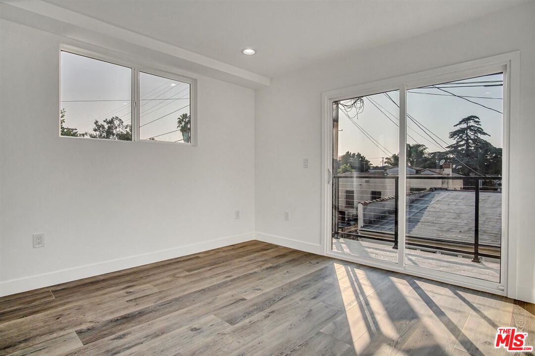 2421 S Cochran Ave