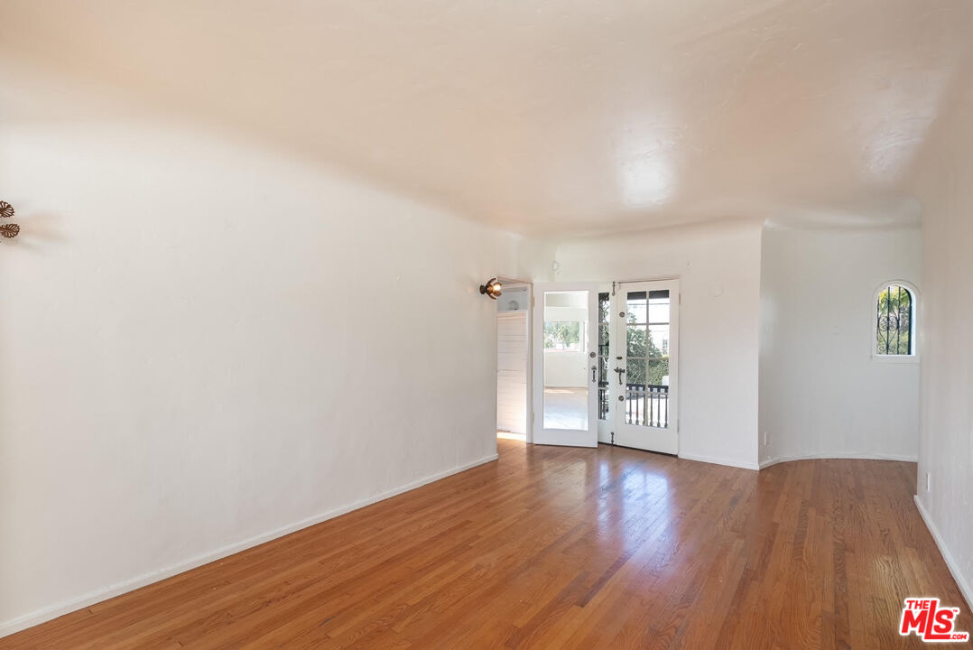 2030 Vine St