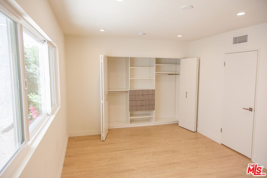 508 N Kings Rd Unit: 4