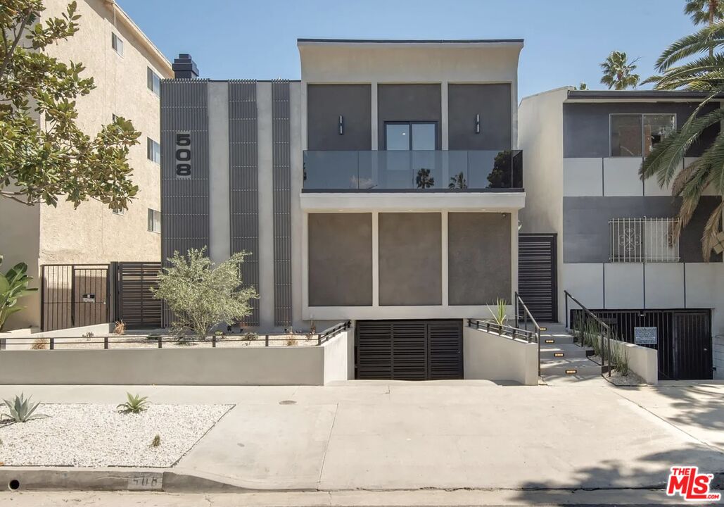 508 N Kings Rd Unit: 4