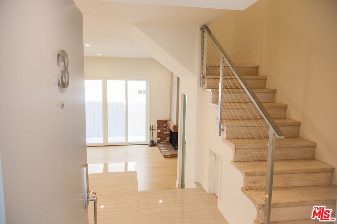 508 N Kings Rd Unit: 4