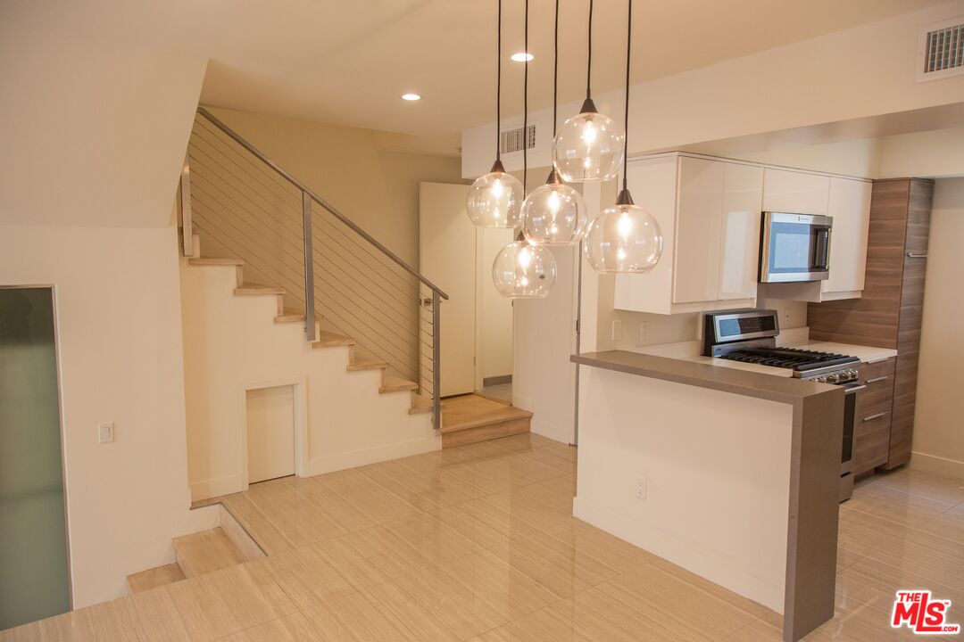 508 N Kings Rd Unit: 4