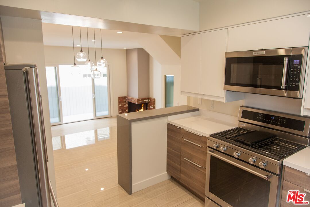 508 N Kings Rd Unit: 4