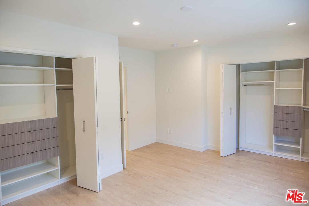 508 N Kings Rd Unit: 4