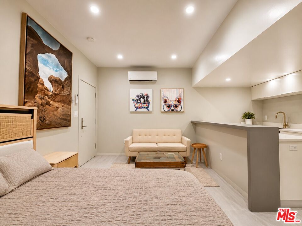 508 N Kings Rd Unit: 5