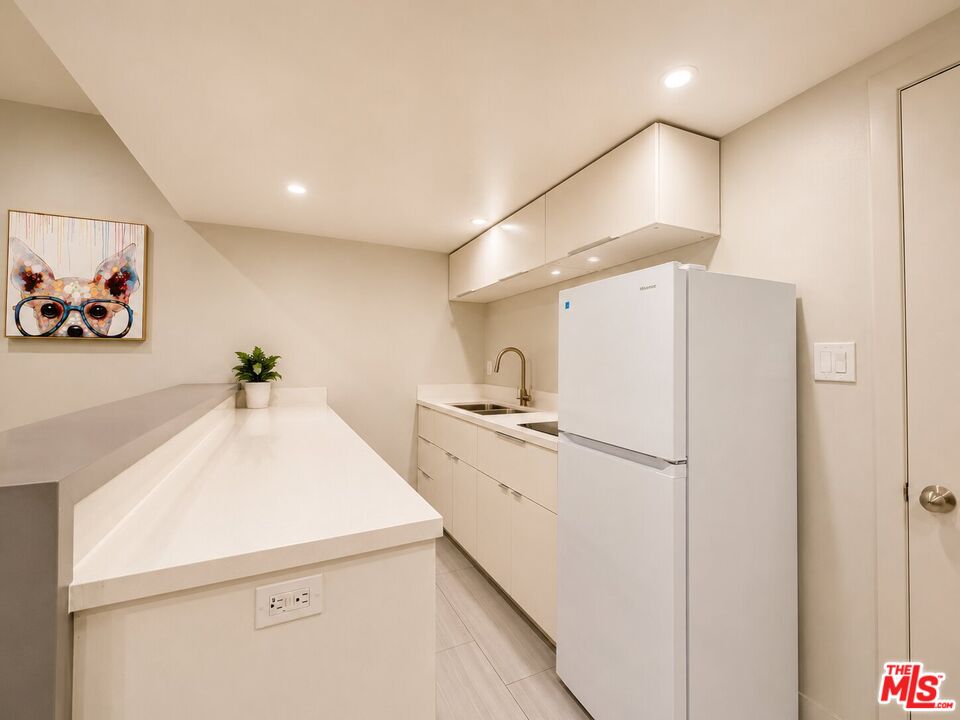 508 N Kings Rd Unit: 5