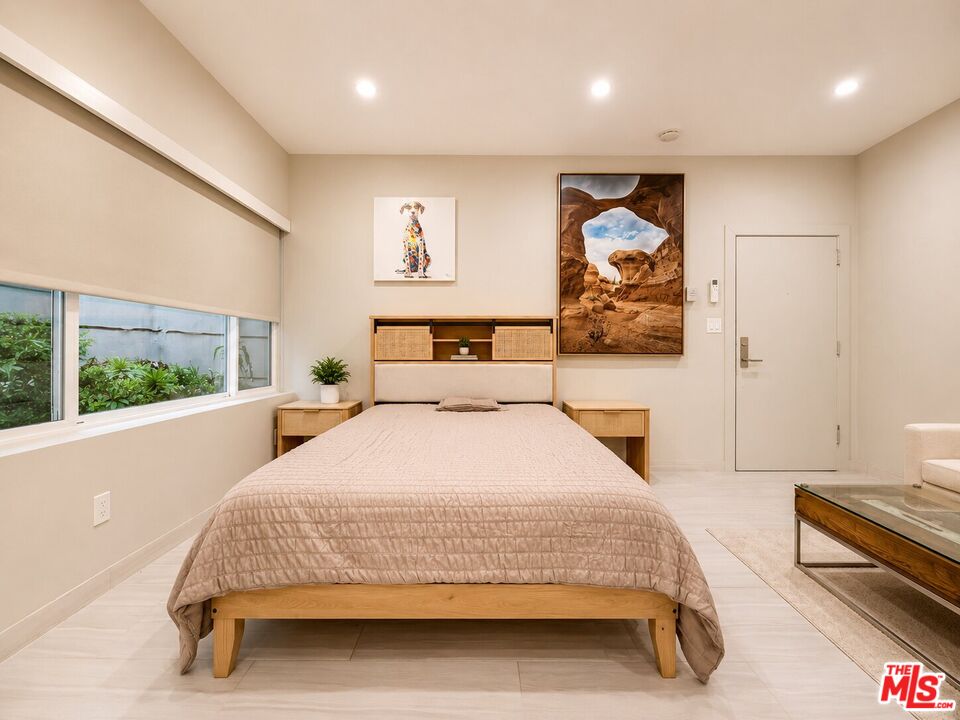 508 N Kings Rd Unit: 5