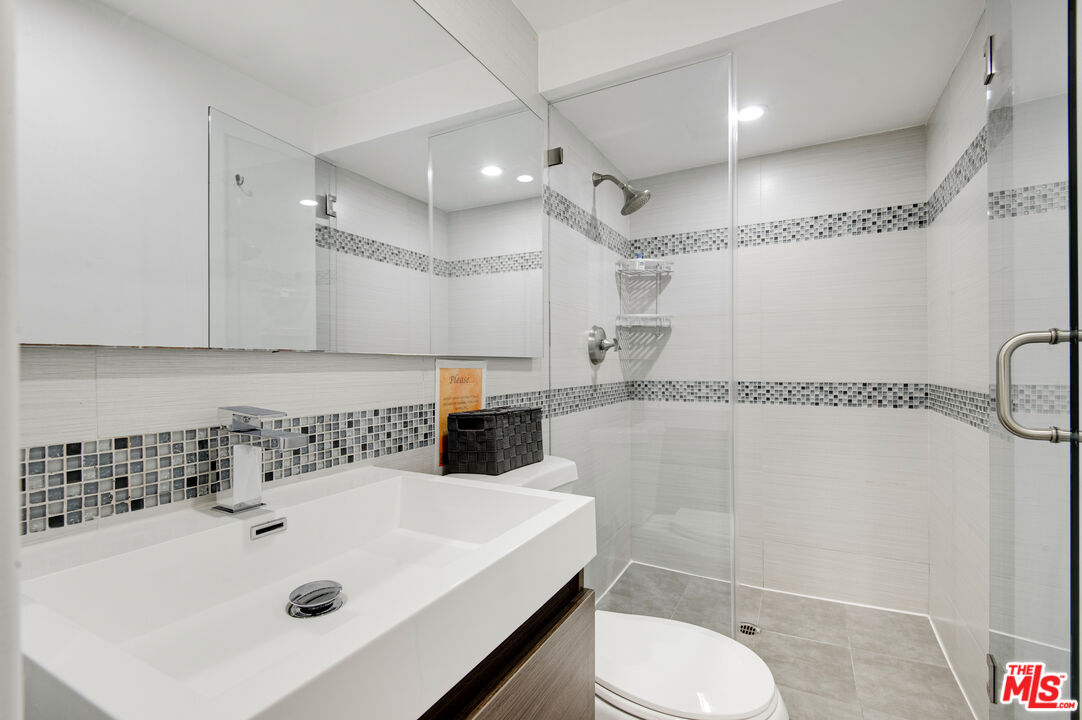 508 N Kings Rd Unit: 5