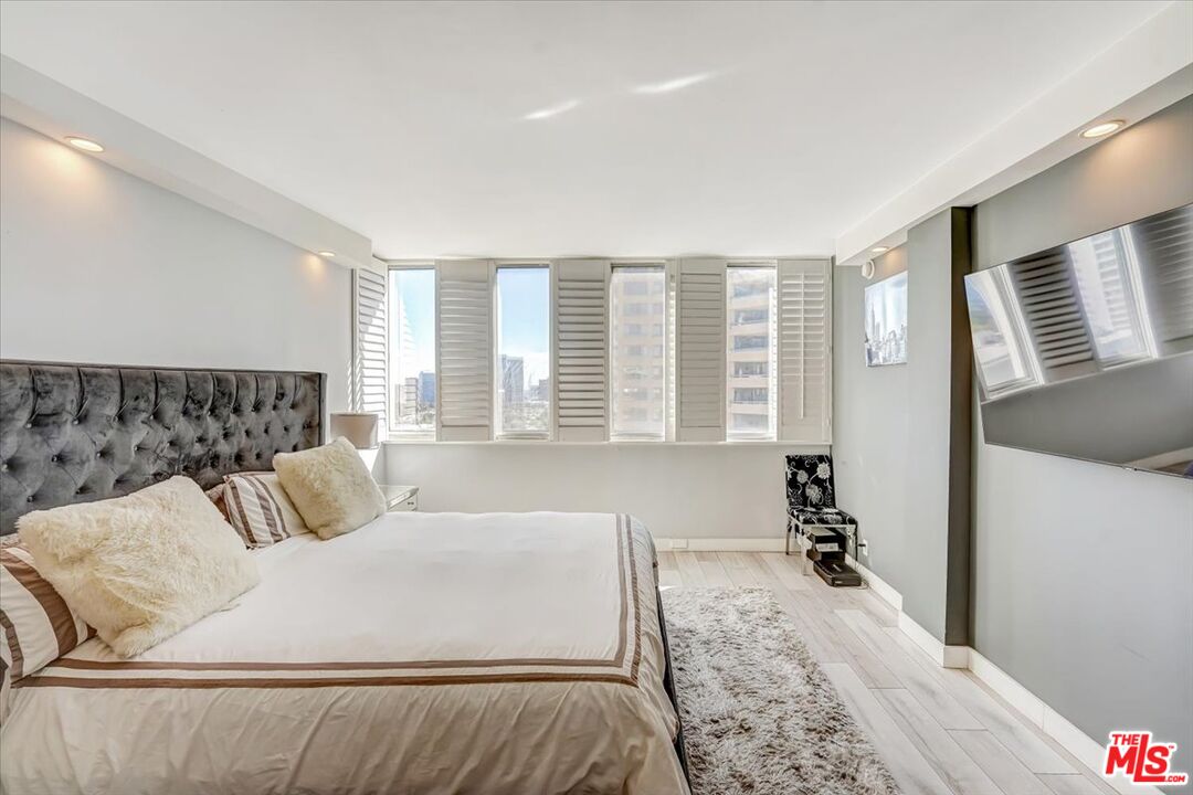 10433 WILSHIRE BLVD Unit: 1202