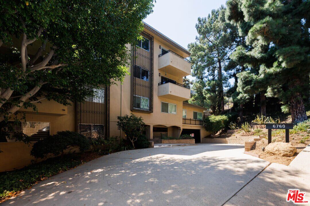 6760 Hillpark Dr Unit: 408