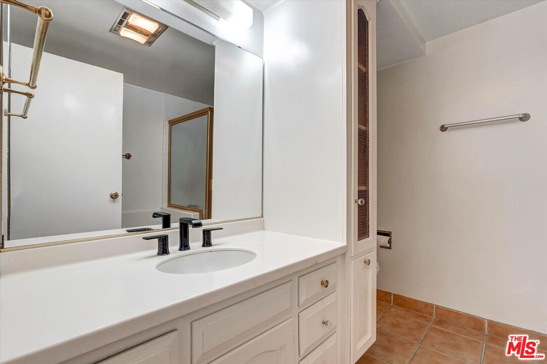 6760 Hillpark Dr Unit: 408