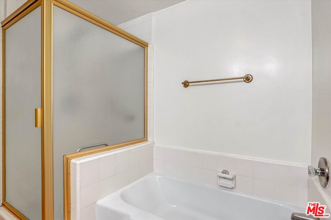 6760 Hillpark Dr Unit: 408