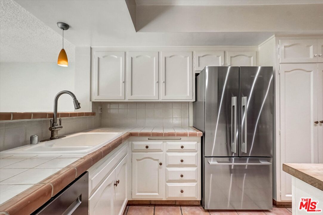 6760 Hillpark Dr Unit: 408