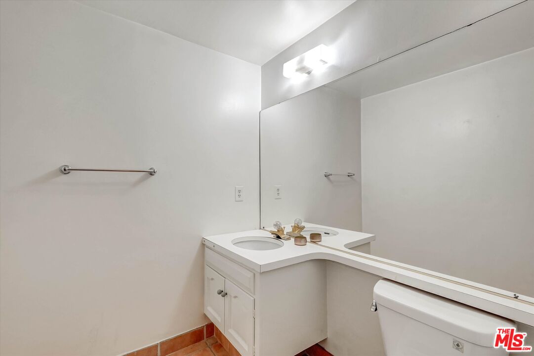 6760 Hillpark Dr Unit: 408