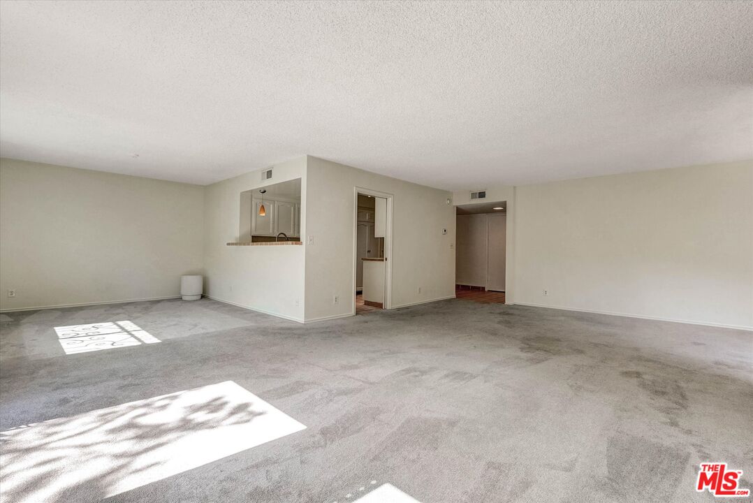 6760 Hillpark Dr Unit: 408