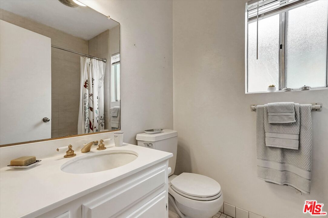 1828 Barry Ave Unit: 4