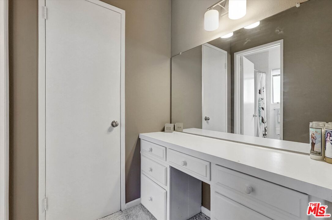 1828 Barry Ave Unit: 4