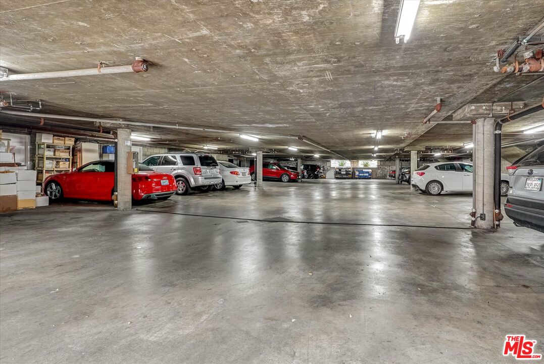 1828 Barry Ave Unit: 4