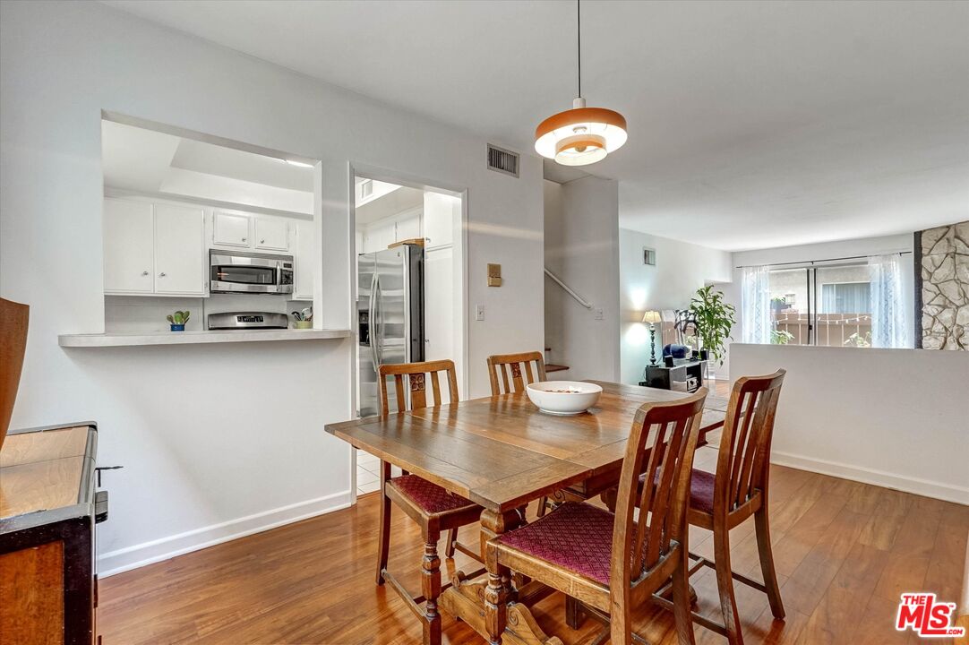 1828 Barry Ave Unit: 4