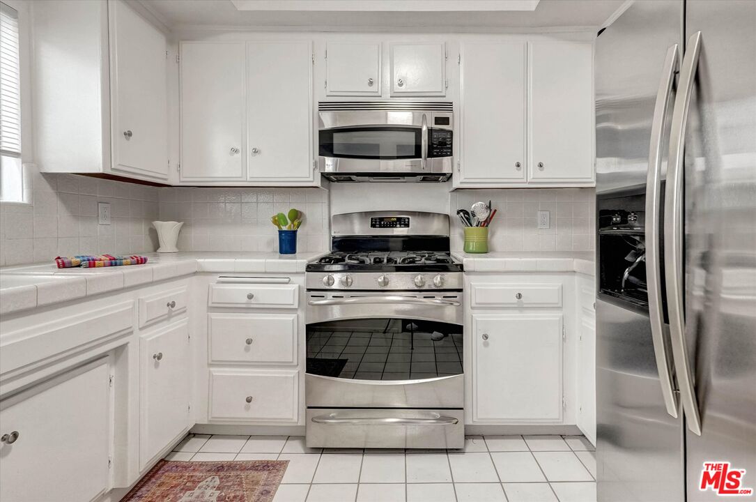 1828 Barry Ave Unit: 4