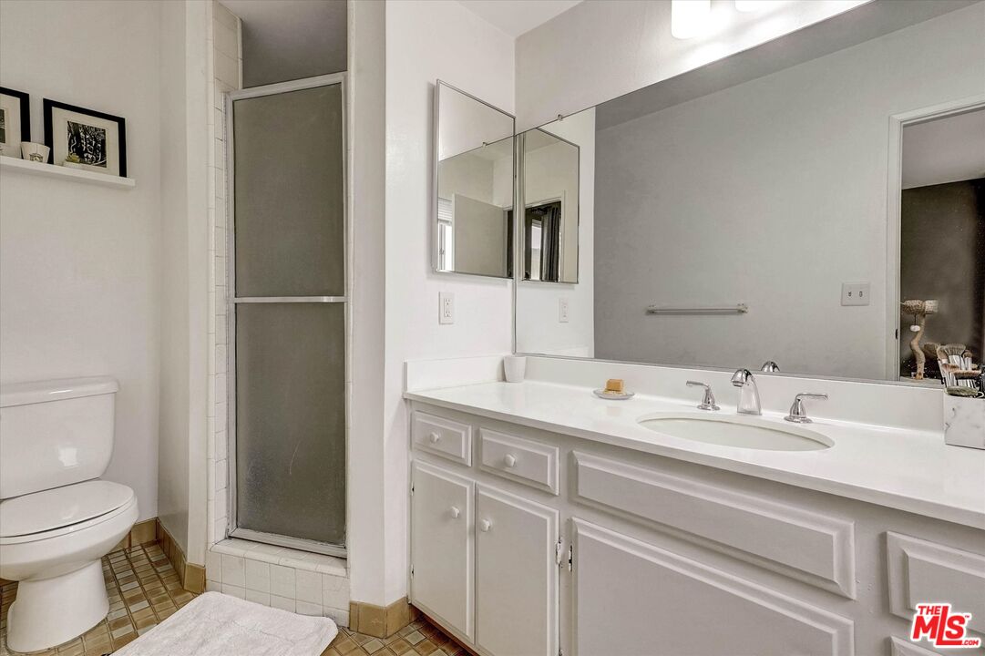 1828 Barry Ave Unit: 4