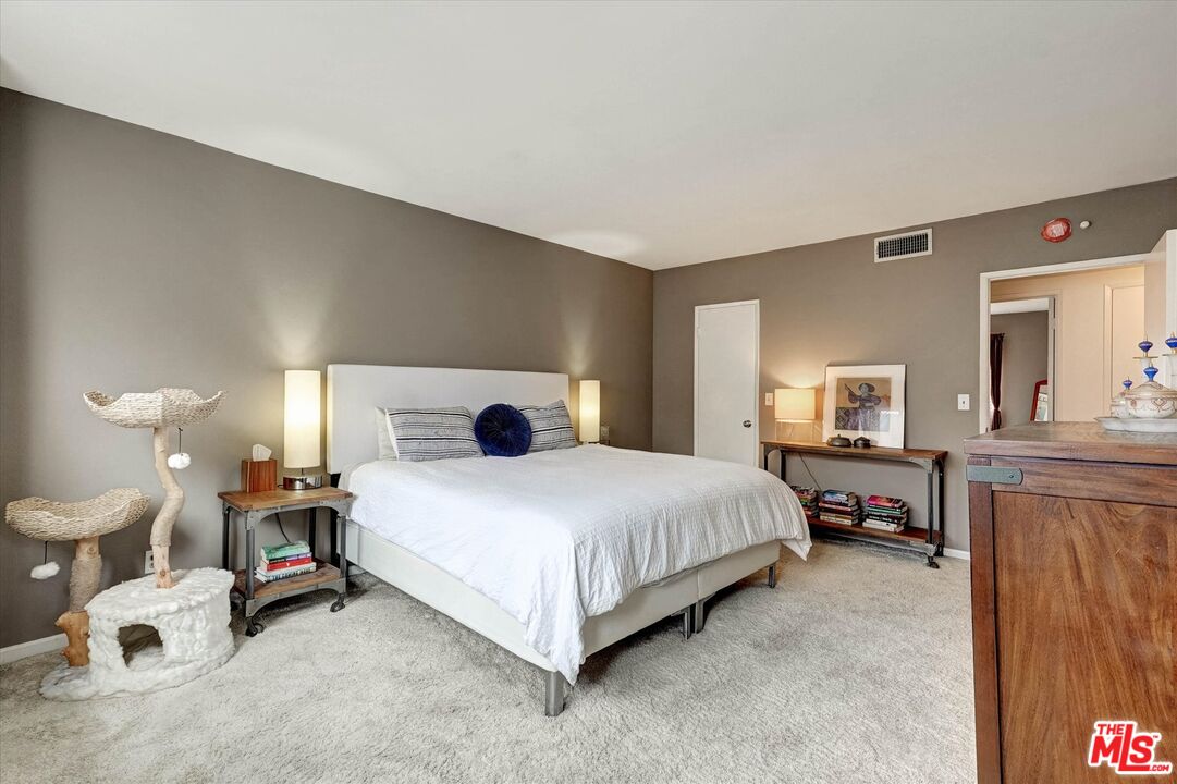 1828 Barry Ave Unit: 4