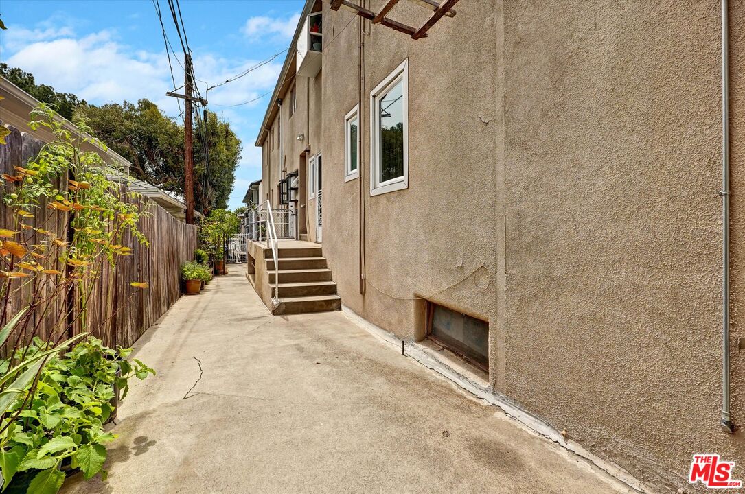 1346 N Crescent Heights Blvd Unit: 1