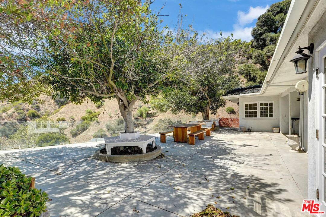 2200 Outpost Dr