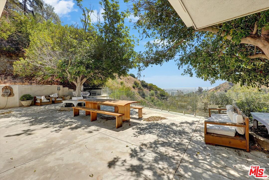 2200 Outpost Dr