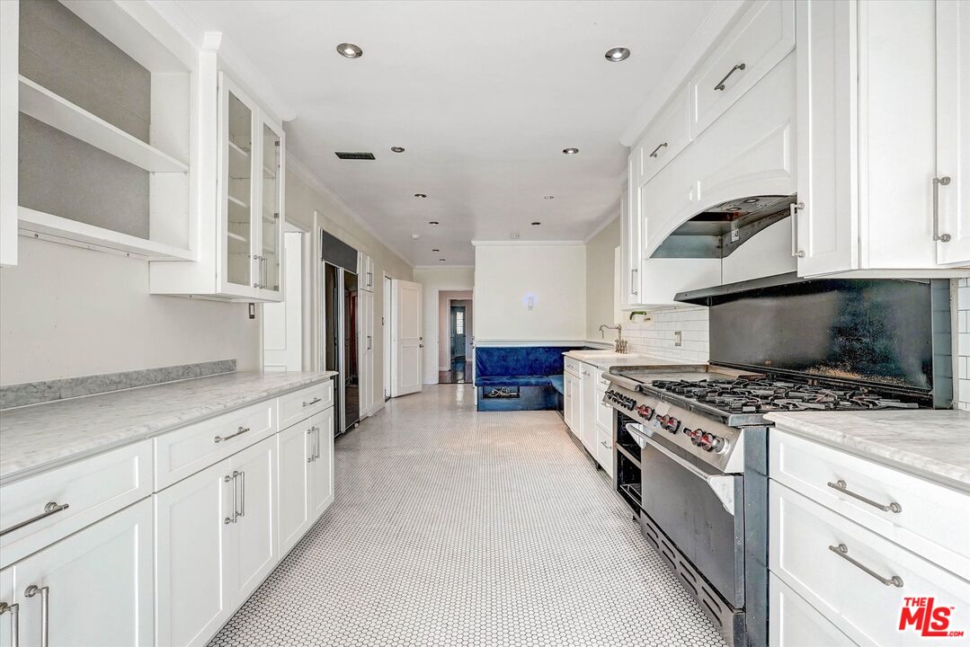 2200 Outpost Dr
