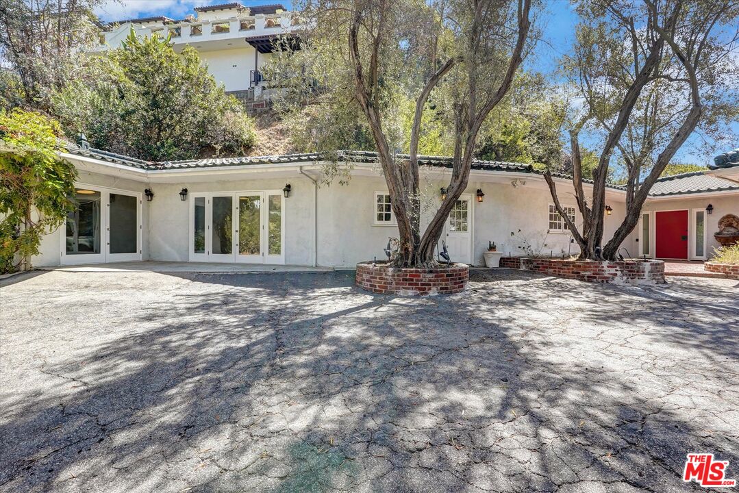 2200 Outpost Dr