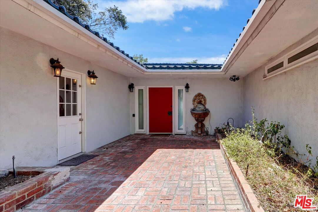 2200 Outpost Dr