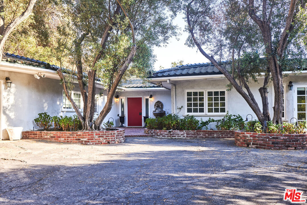 2200 Outpost Dr