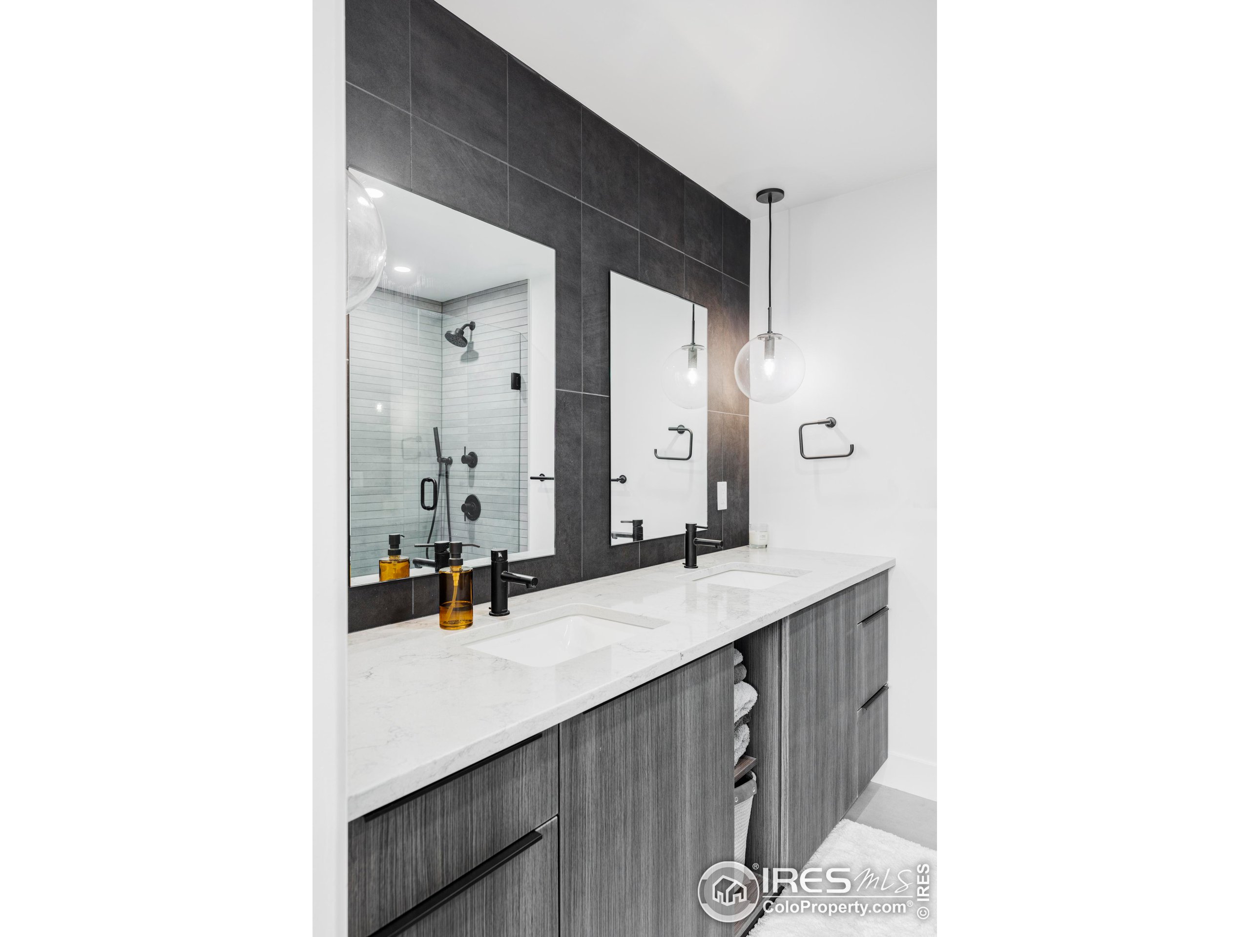 2128 Pearl St Unit: B