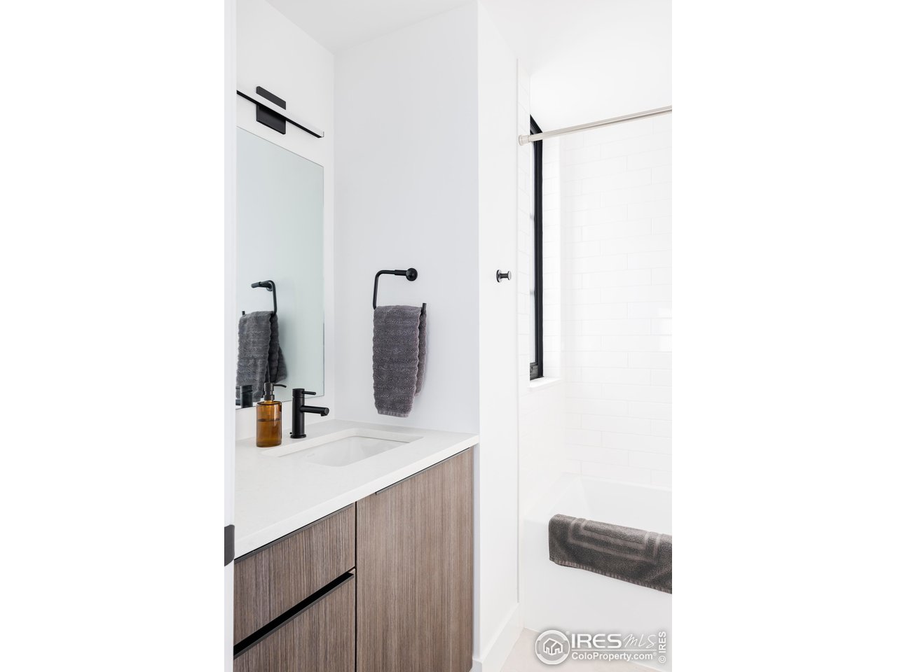 2128 Pearl St Unit: B