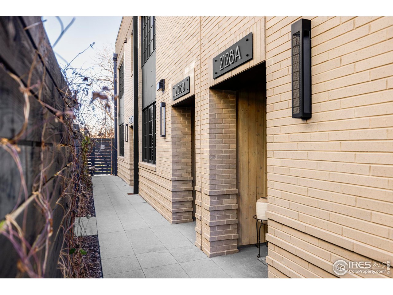 2128 Pearl St Unit: B