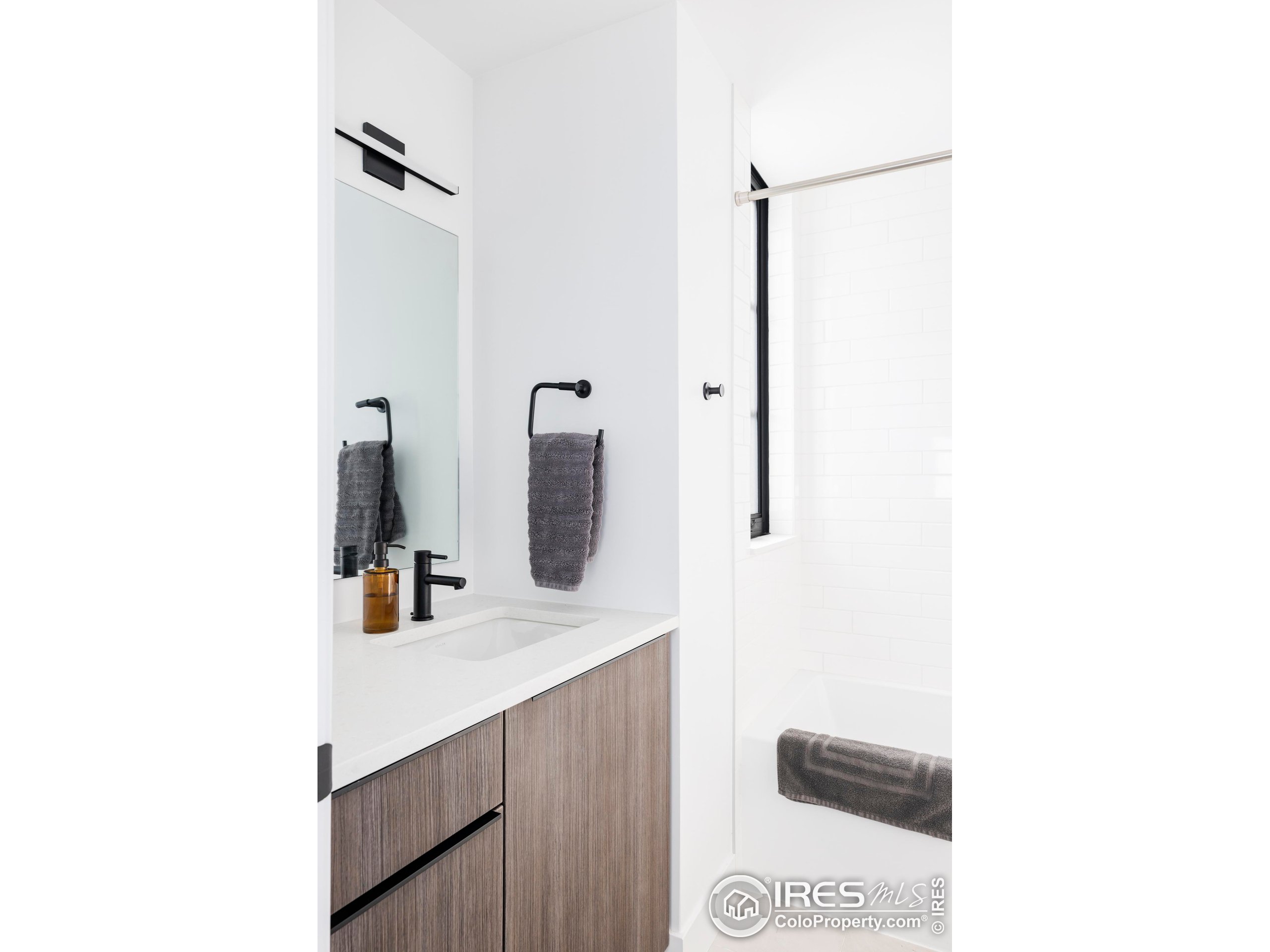 2128 Pearl St Unit: B