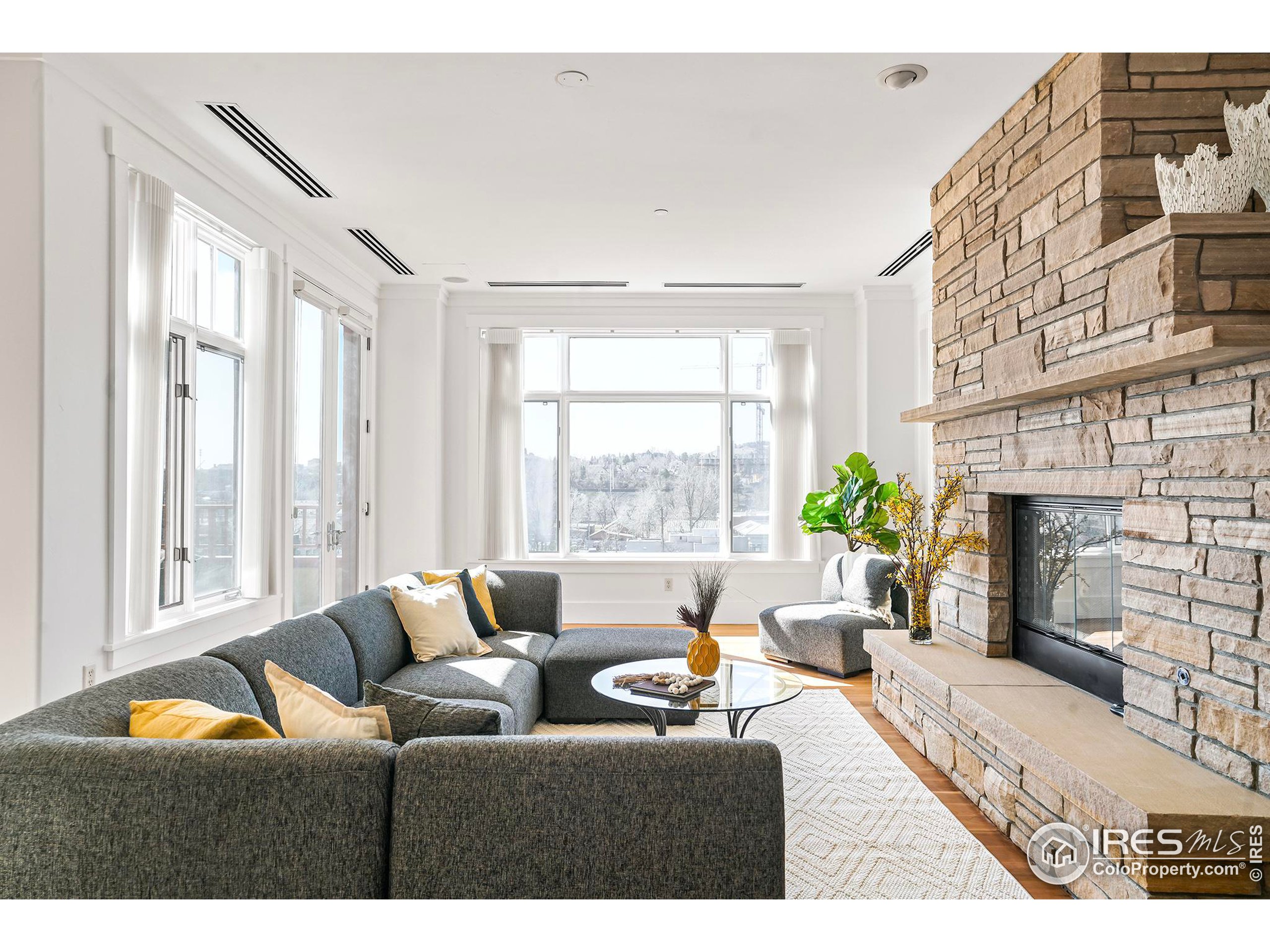 1301 Canyon Blvd 406