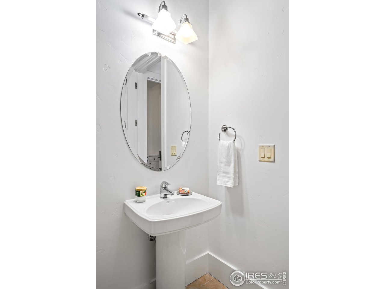 1301 Canyon Blvd 406