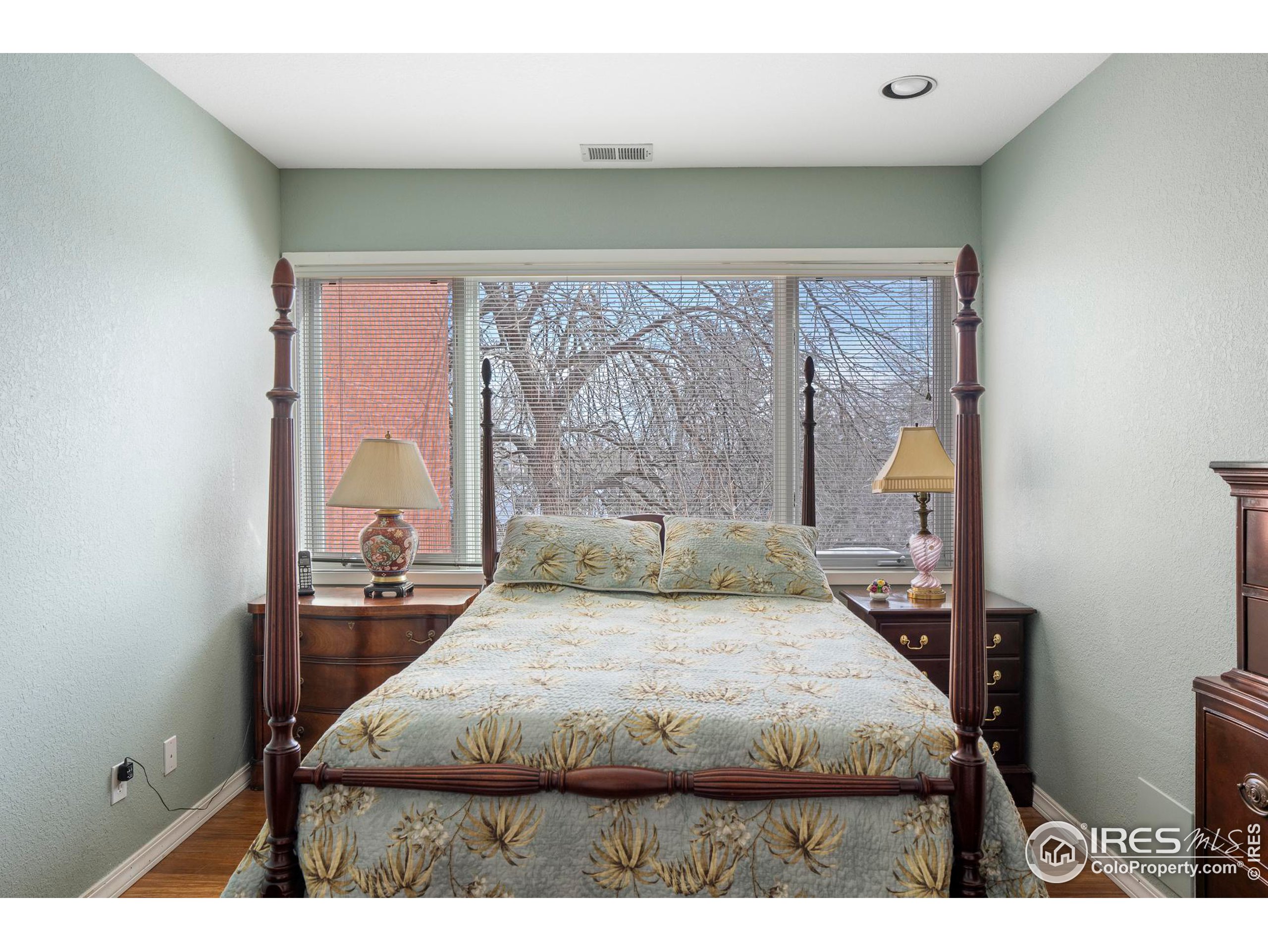 624 Pearl St 404