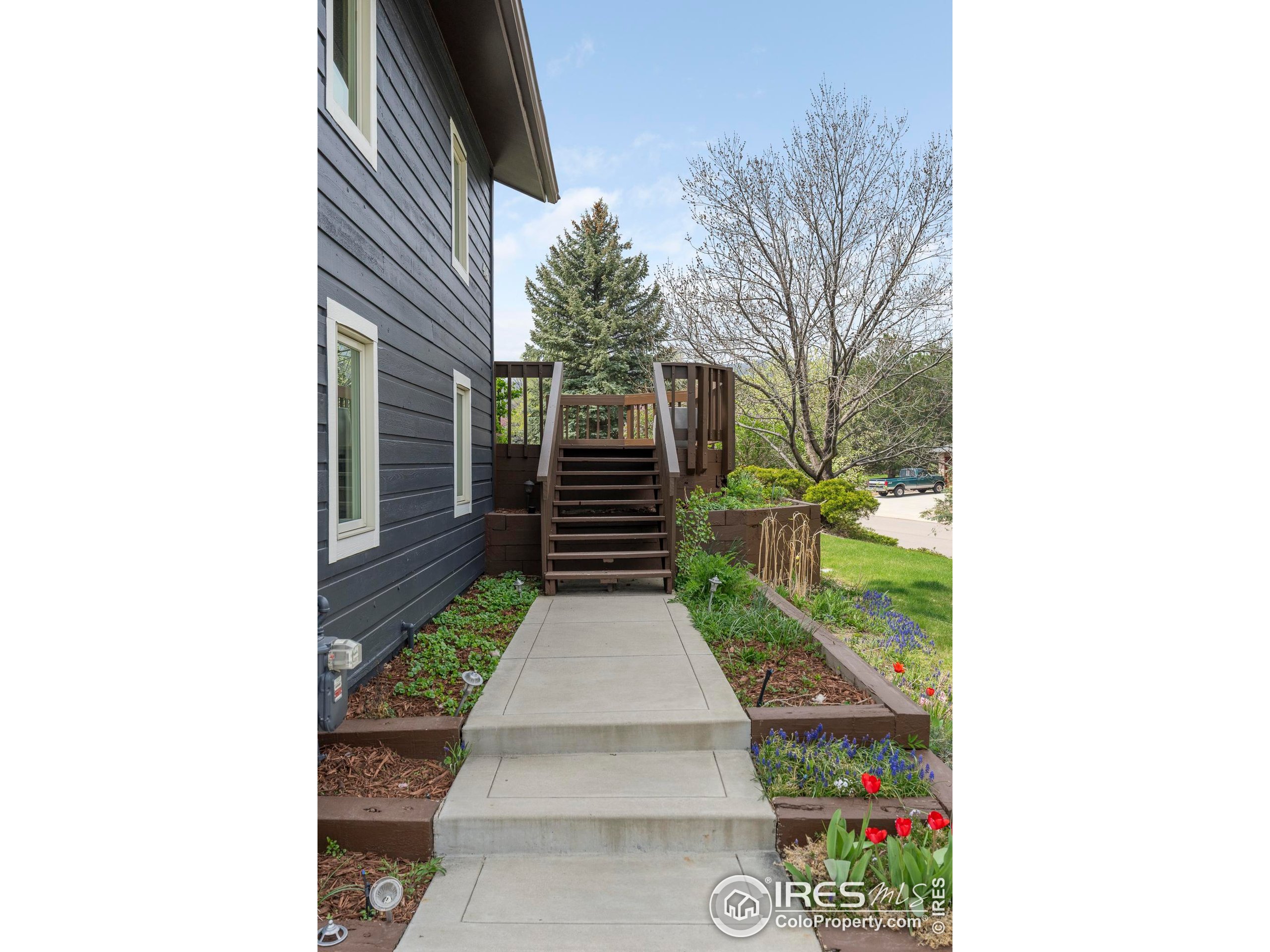 4046 Niblick Dr