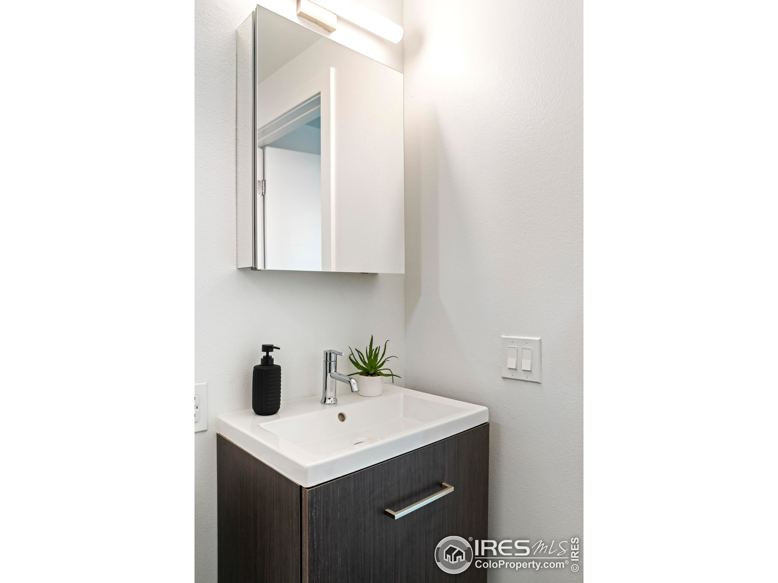 1707 Walnut St 306