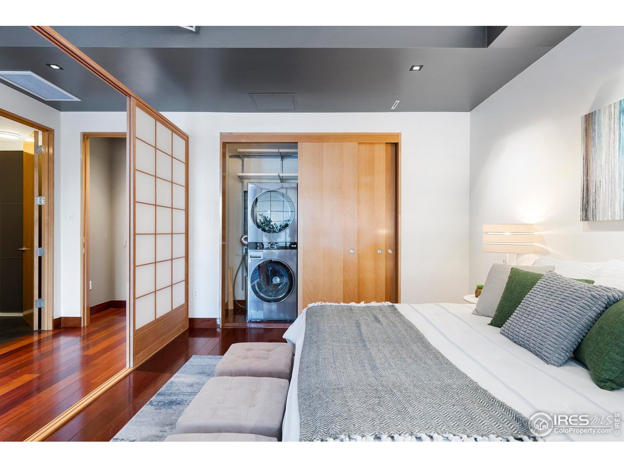 1155 Canyon Blvd 207