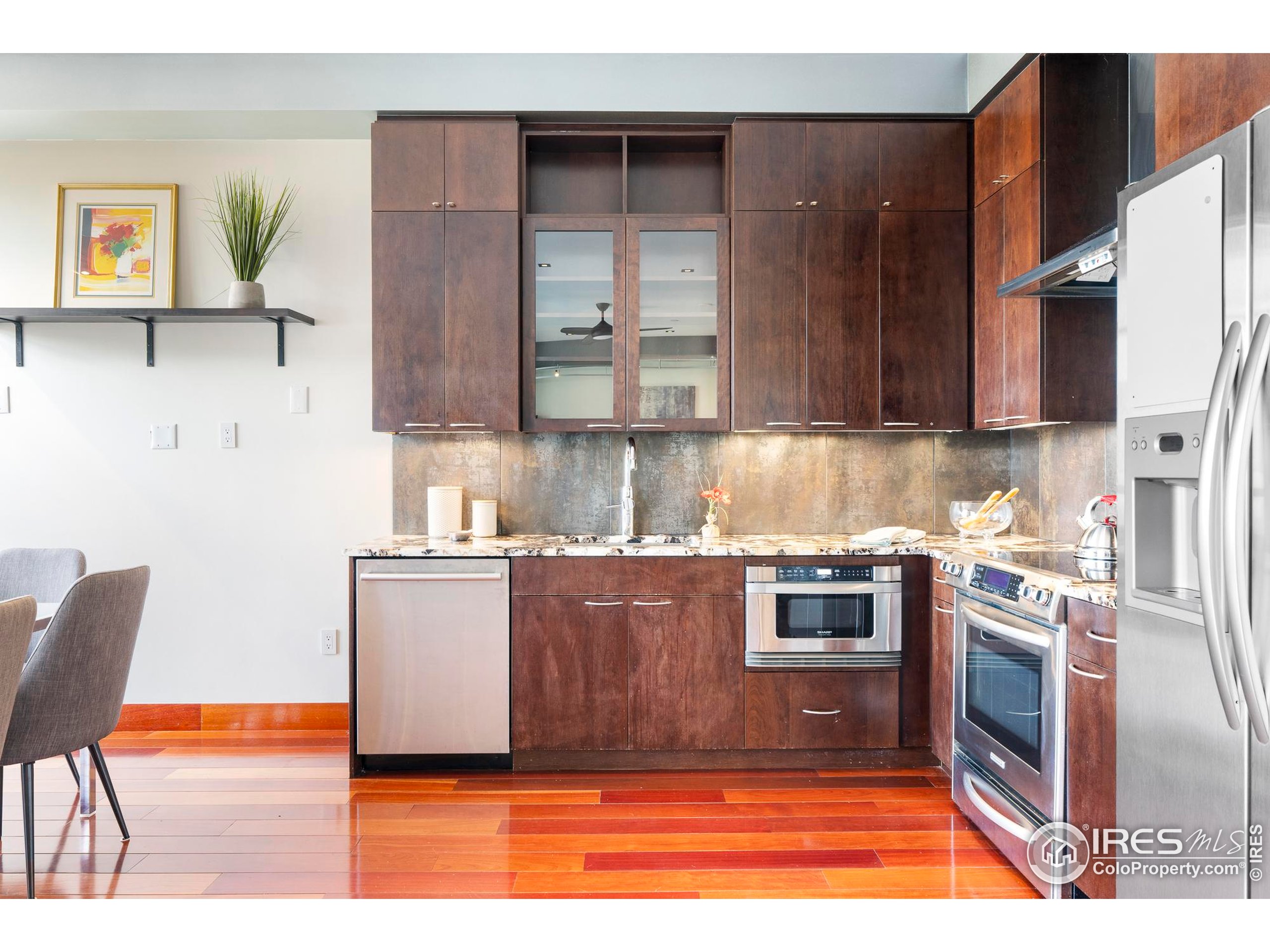 1155 Canyon Blvd 207