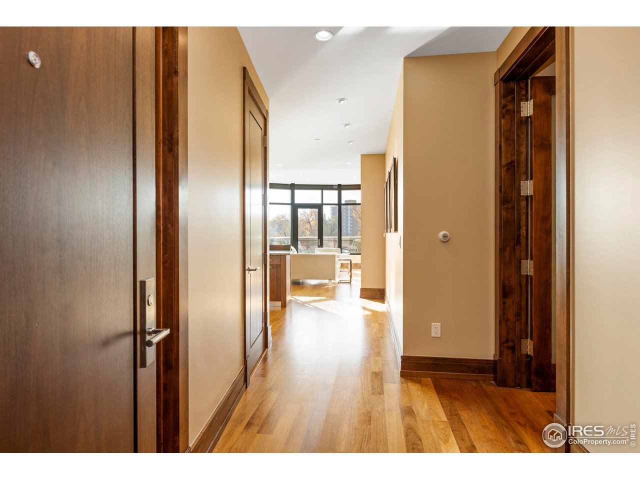 1077 Canyon Blvd 304