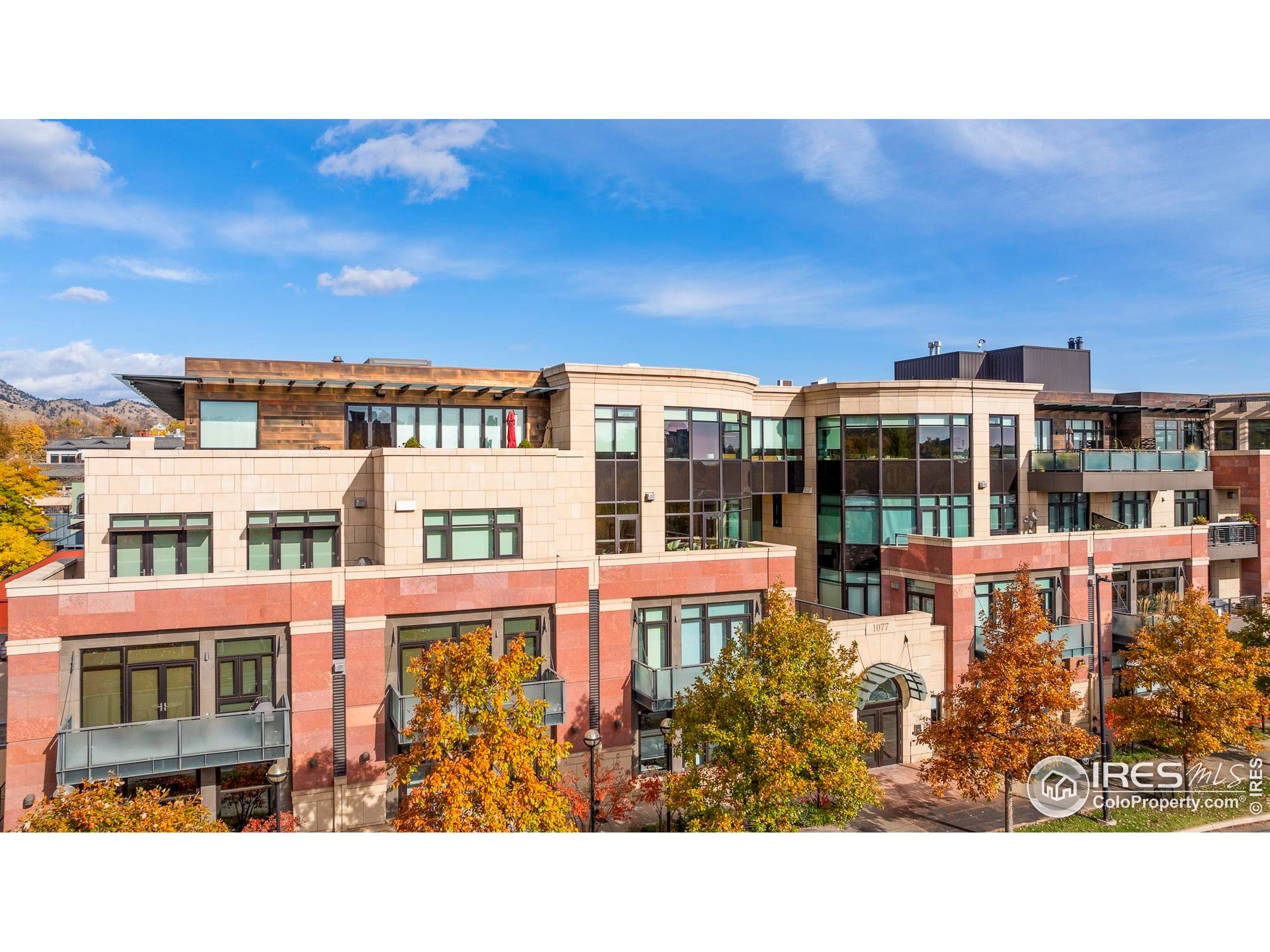 1077 Canyon Blvd 304